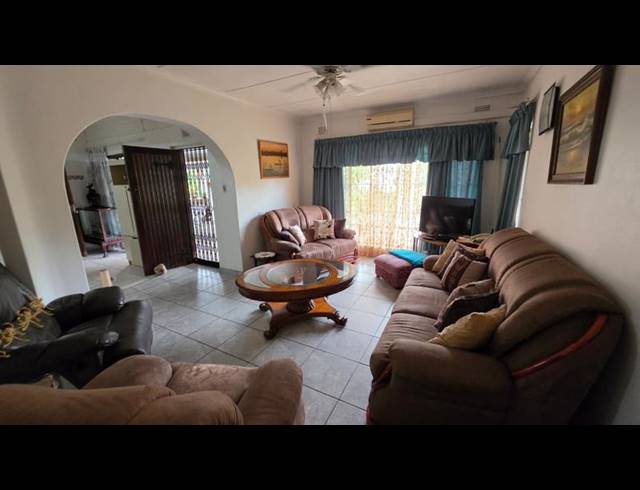 4 BEDROOM HOUSE FOR SALE IN MOUNT VERNON